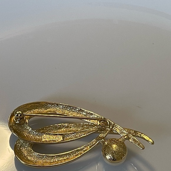 Signed RICHELIEU Pearl Brooch Pin - Picture 5 of 5